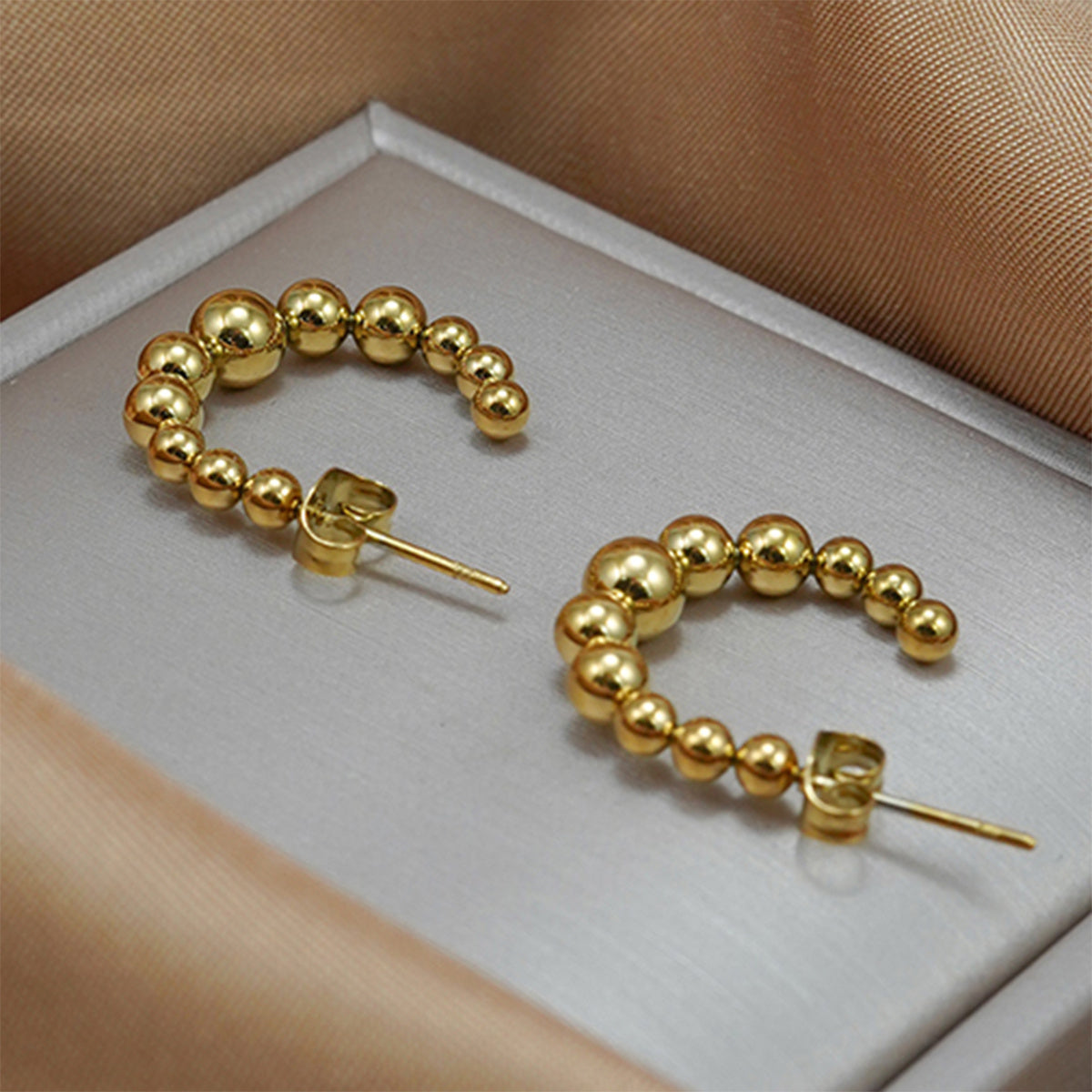 Lxalry Golden Jewelry Set - Crescent Pendant Necklace & Earrings, Minimalist Metal Accessories, Elegant Everyday Jewelry, Perfect For Black Outfits, Dainty Clavicle Chain