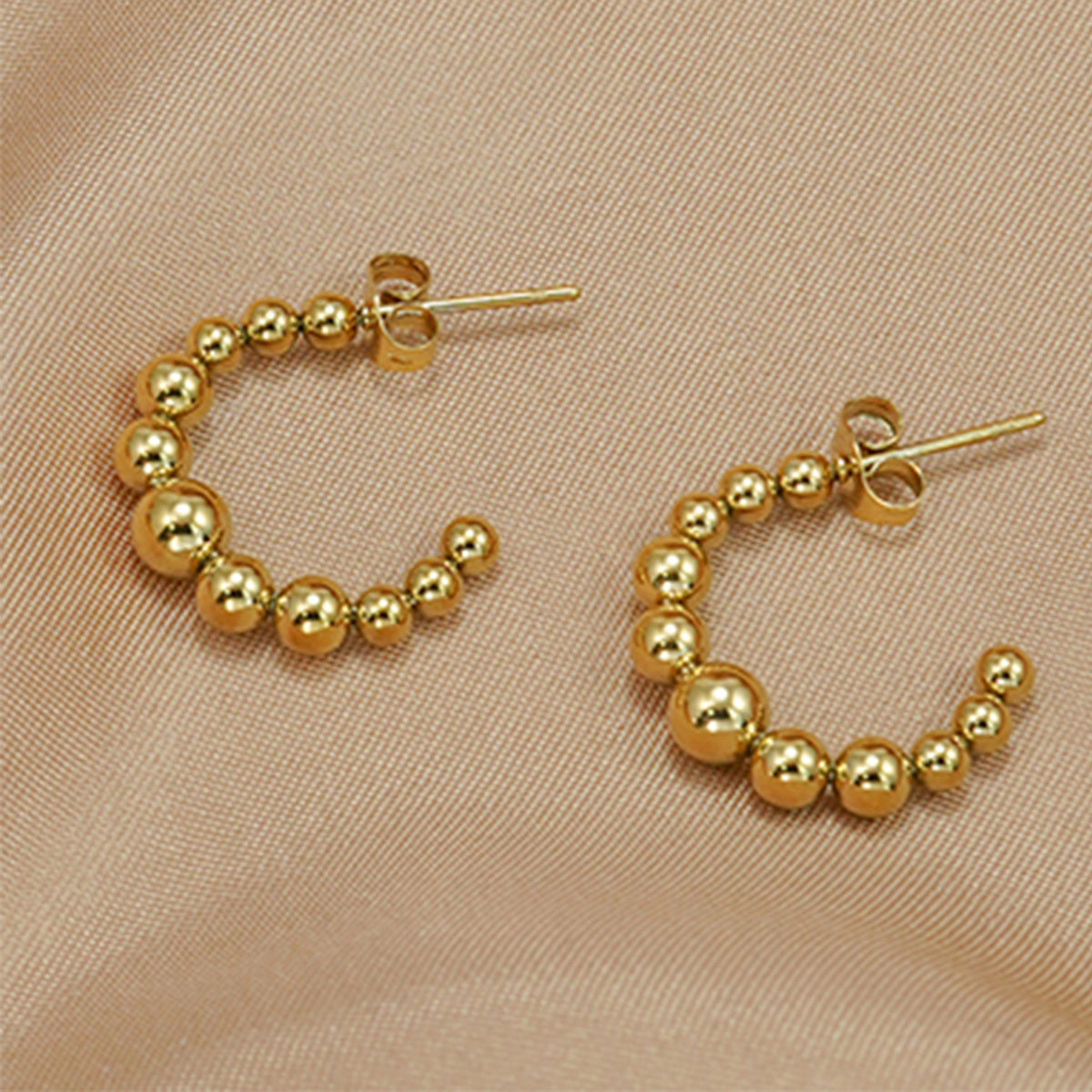 Lxalry Golden Jewelry Set - Crescent Pendant Necklace & Earrings, Minimalist Metal Accessories, Elegant Everyday Jewelry, Perfect For Black Outfits, Dainty Clavicle Chain